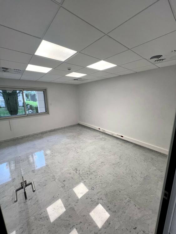 FONTVIEILLE - SPACIEUX BUREAUX AVEC 6 ESPACES DE TRAVAIL - LE SEASIDE PLAZA
