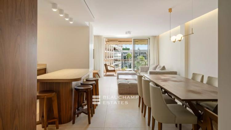 Vue mer & adresse d’exception – Appartement rénové, Cannes Croisette, 3 chambres, terrasse sur les jardins