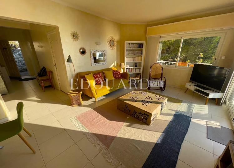 En exclusivité superbe trois pièces de 81 m² avec magnifique vue mer panoramique et parking