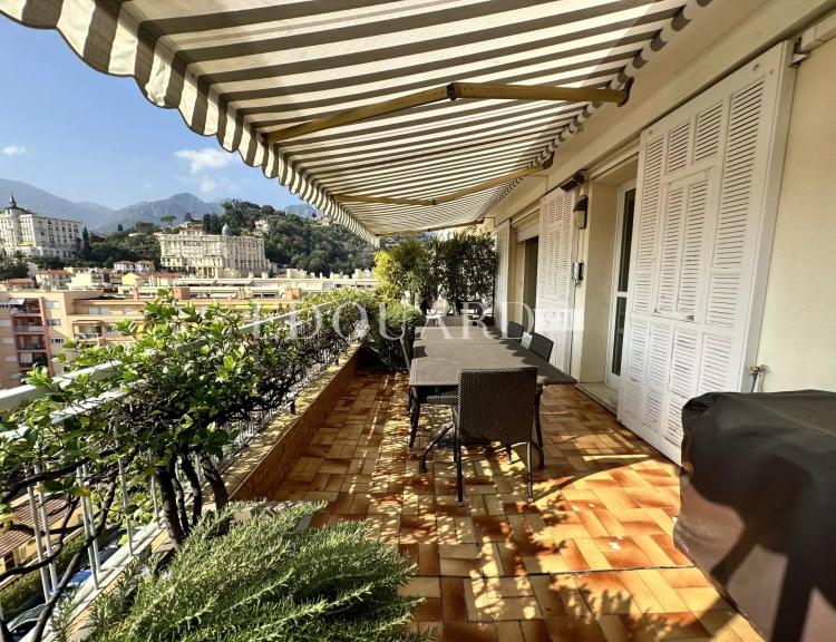Penthouse avec spectaculaire terrasse, belle vue panoramique jusqu'à la mer, possibilité garage