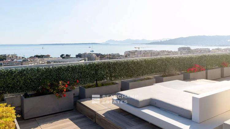penthouse avec vue mer panoramique et piscine -  antibes