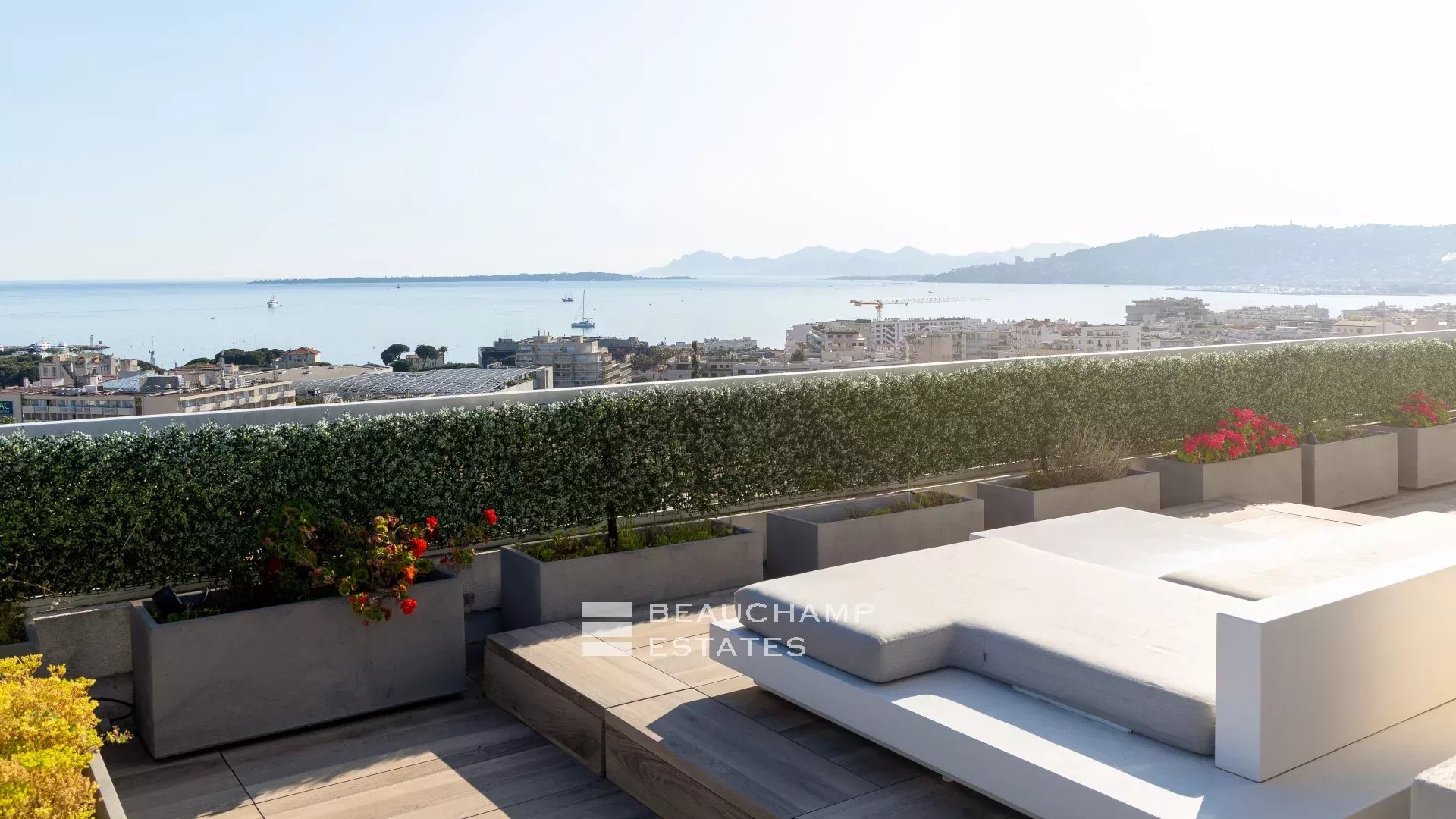 penthouse avec vue mer panoramique et piscine -  antibes