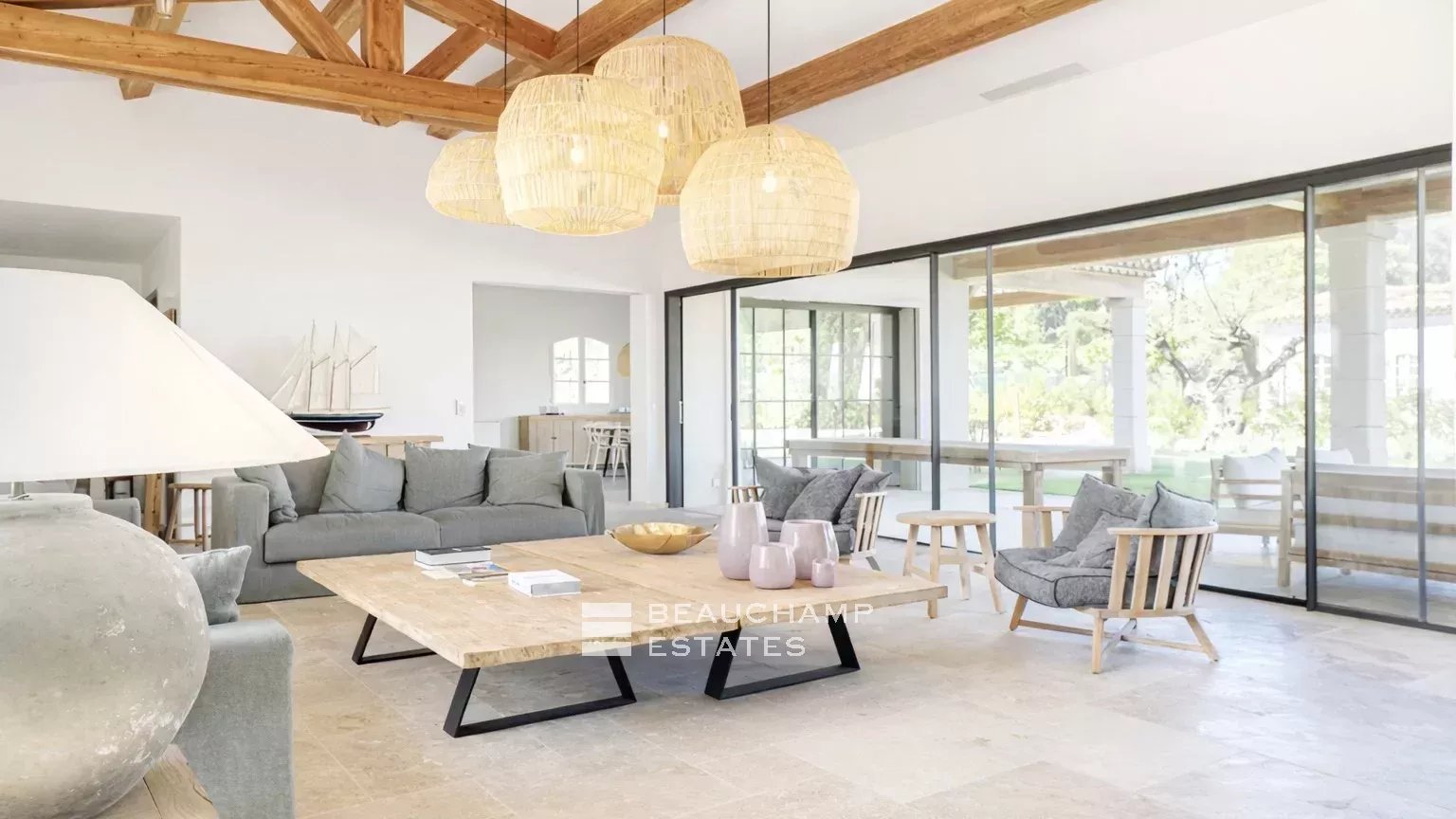 Villa neuve chic à deux pas du centre de Saint-Tropez et de la plage des Canoubiers