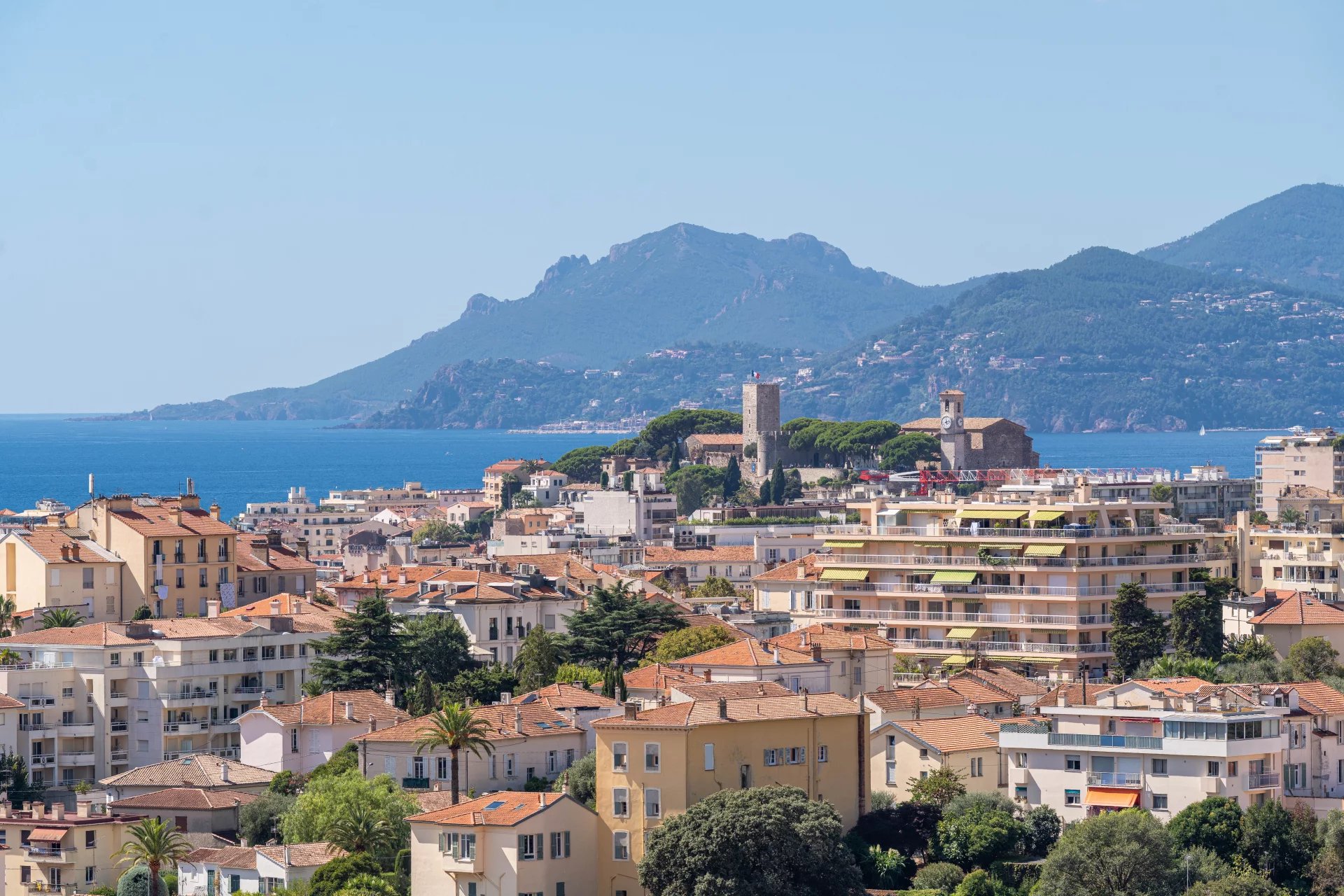 APPARTEMENT D'EXCEPTION 4 PIECES 147m² VUE MER PANORAMIQUE