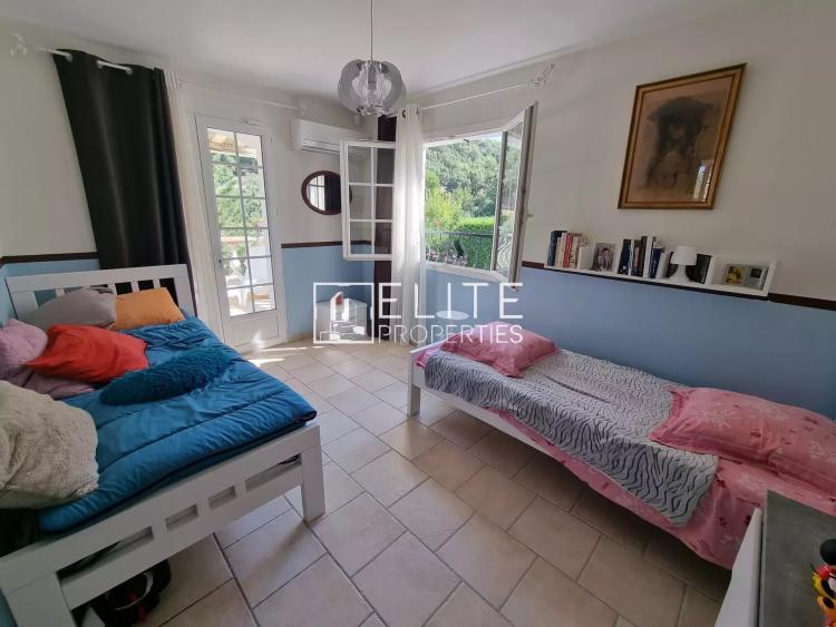 VILLA DE 203m² SUR 3212m² DE TERRAIN LES ADRETS