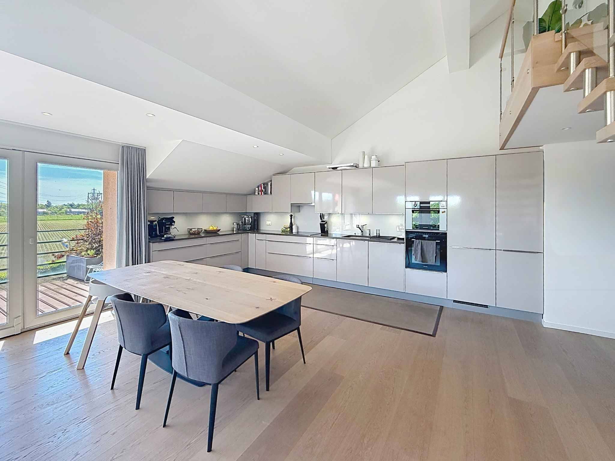 EXCLUSIVITE - Spacieux et lumineux appartement de 4,5 pièces + mezzanine
