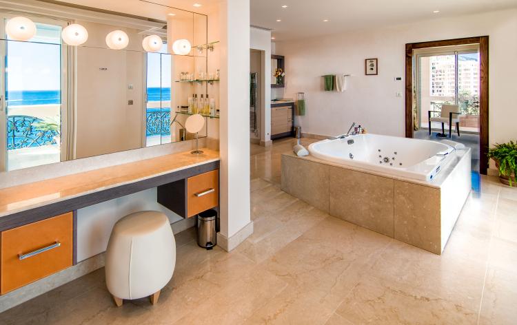 Appartement d’exception occupant un étage entier avec vue mer panoramique