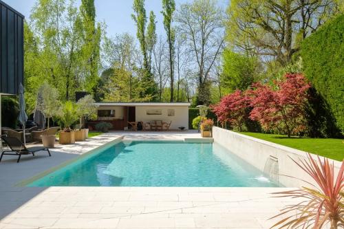 Propriété D'architecte Privée Et Sans Nuisances, Conches (Ge)