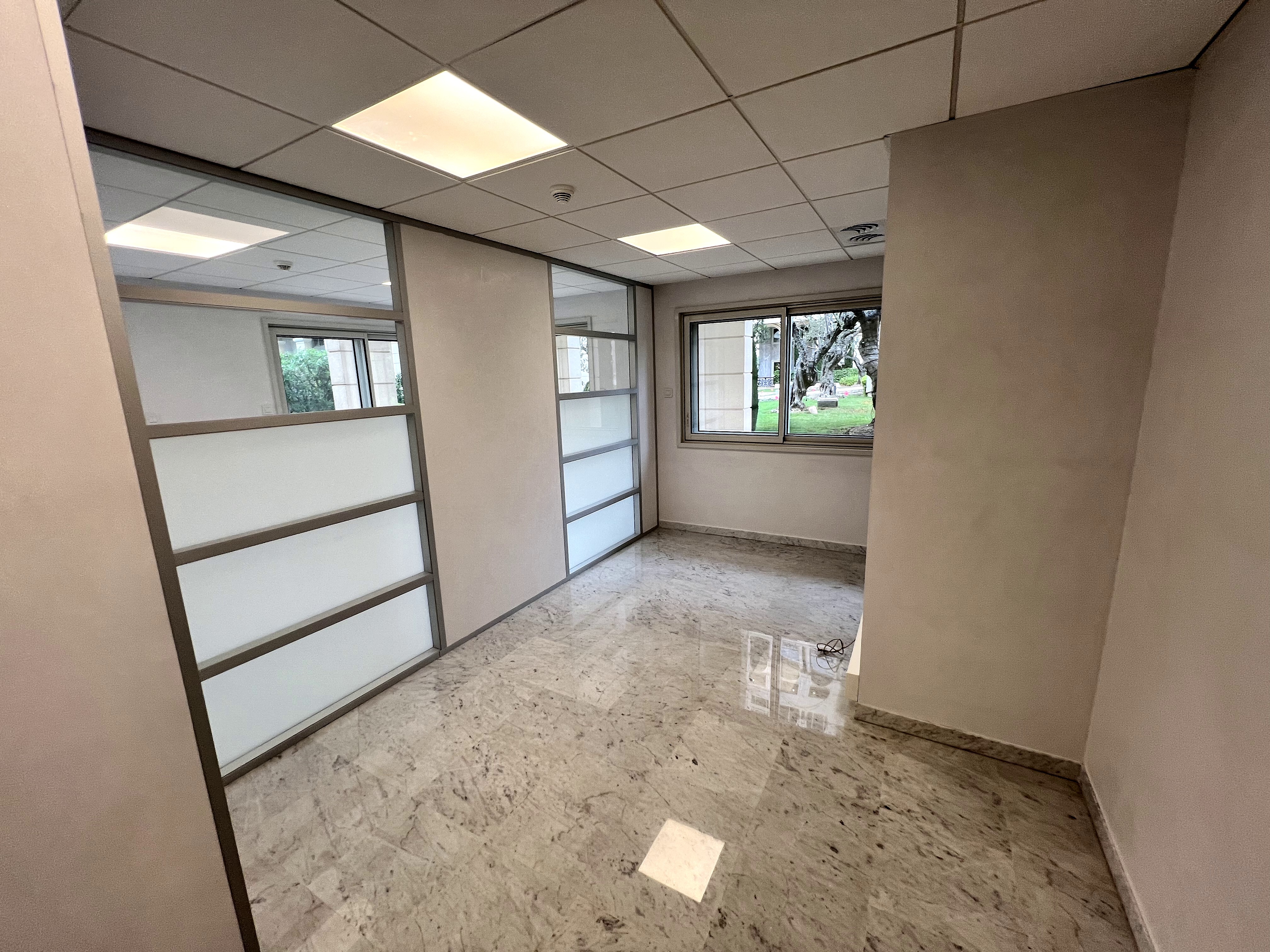 FONTVIEILLE - SPACIEUX BUREAUX AVEC 6 ESPACES DE TRAVAIL - LE SEASIDE PLAZA