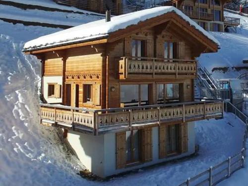 Luxury 5-Bed, 4-Bath Ski-In/Ski-Out Chalet with Breathtaking Views