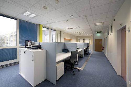 Locaux en zone FTI d'env 720m2 à Plan-les-Ouates