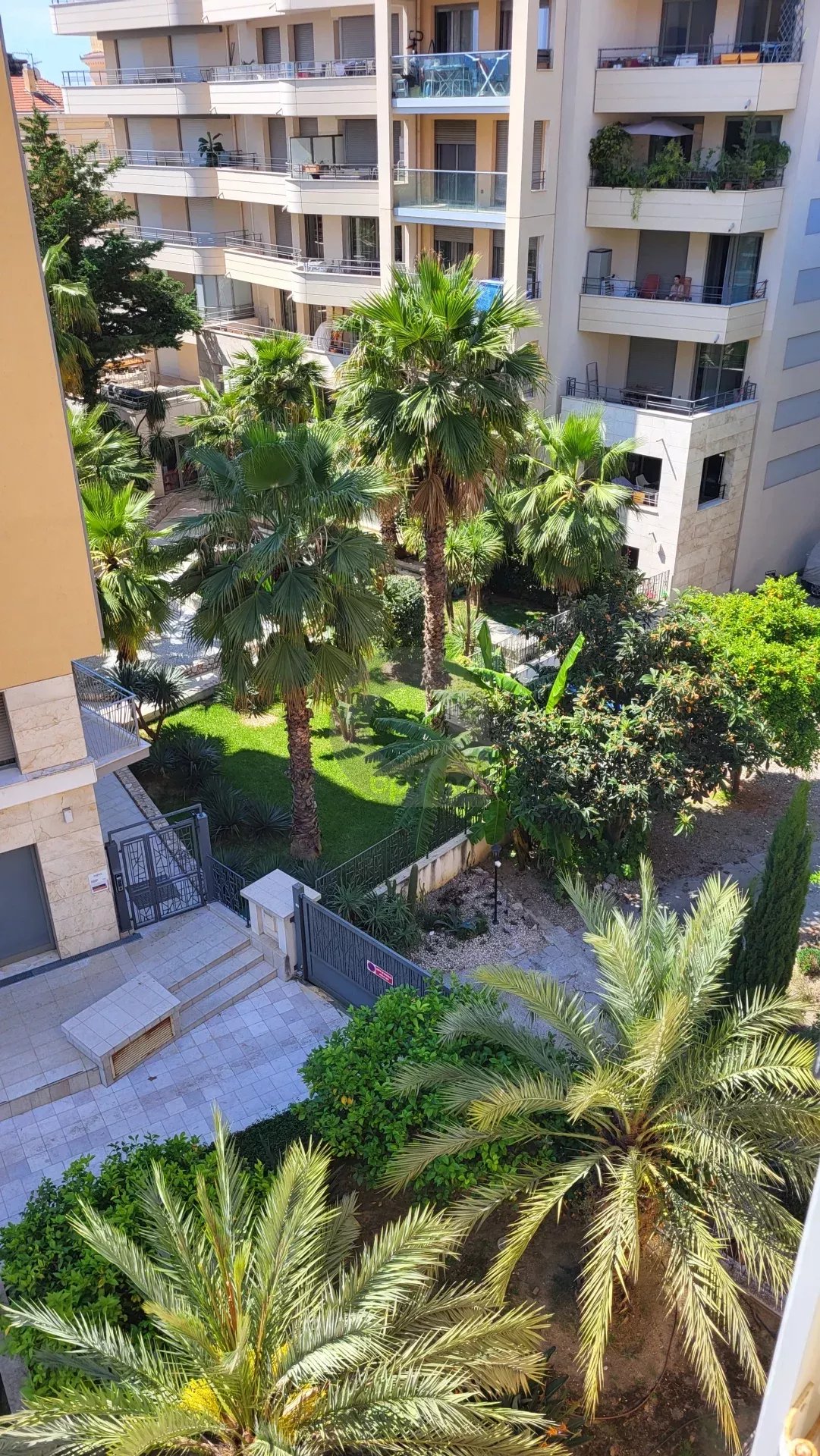 Menton Jardin Bioves - dernier étage -  Appartement triple exposition
