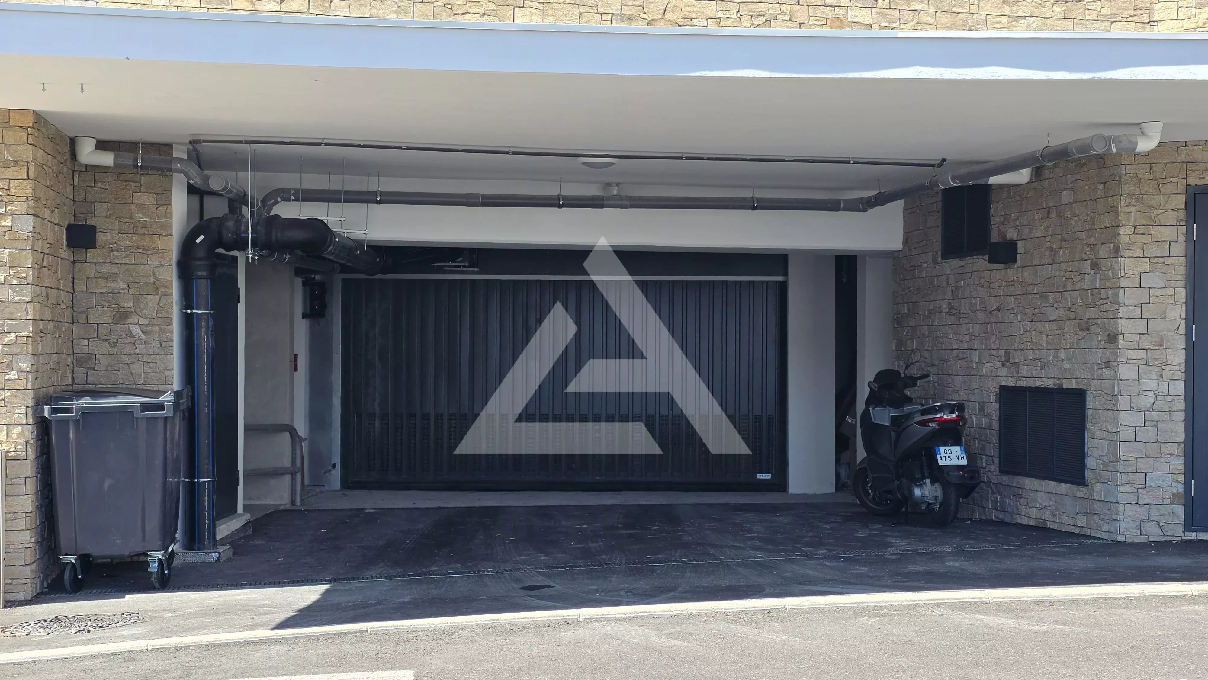 CAP D'AIL - GARAGE EN SOUS-SOL - RESIDENCE NEUVE EN CENTRE-VILLE