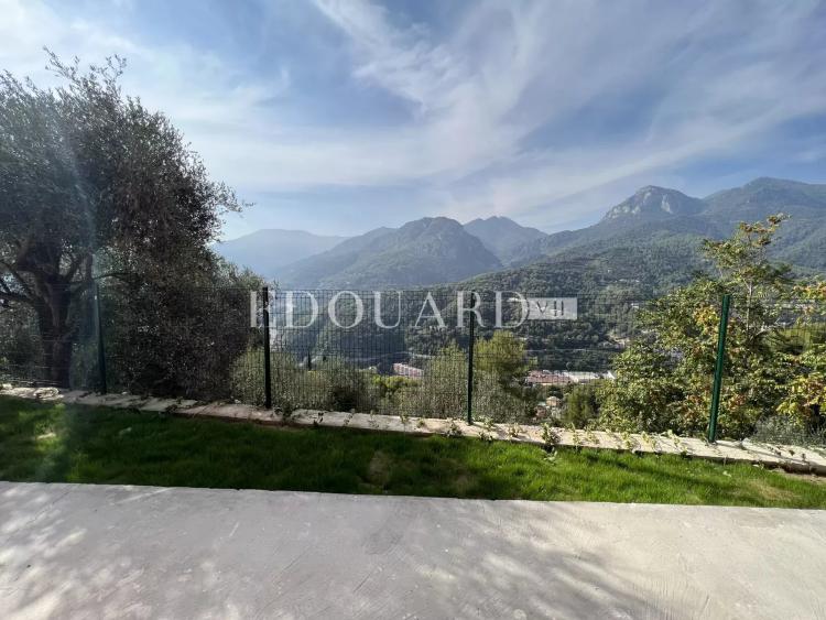 En exclusivité villa en cours de rénovation avec vaste terrain, sur la commune de Castellar