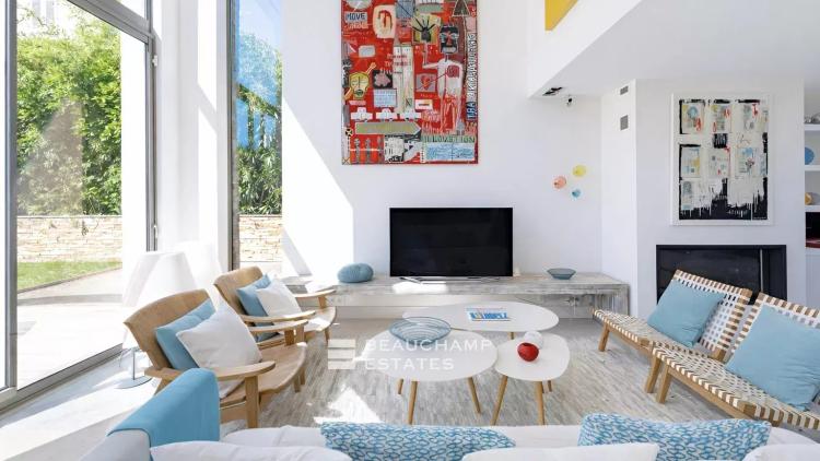 Sublime villa contemporaine à pied du centre de Saint-Tropez
