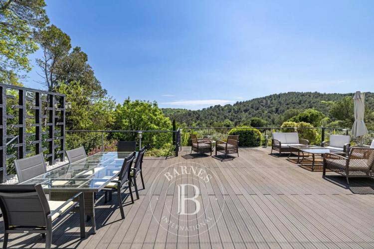 Valbonne - Domaine fermé - Exceptionnelle propriété au calme avec maison d'amis à 3 minutes du village