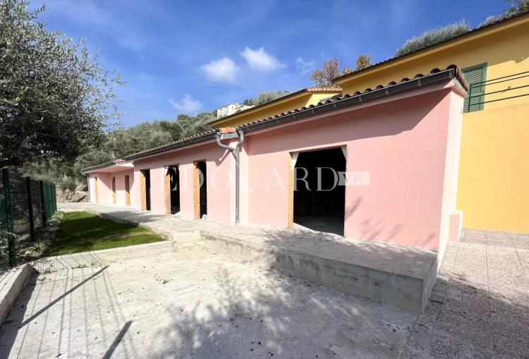 En exclusivité villa en cours de rénovation avec vaste terrain, sur la commune de Castellar