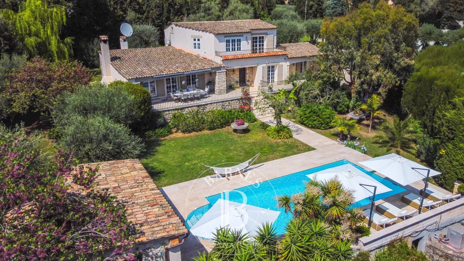 Roquefort-les-Pins, au calme absolu, 4 chambres, studio indépendant et piscine
