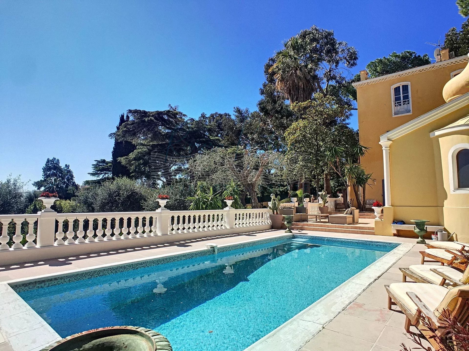 Nice - Villa vue mer, quartier résidentiel