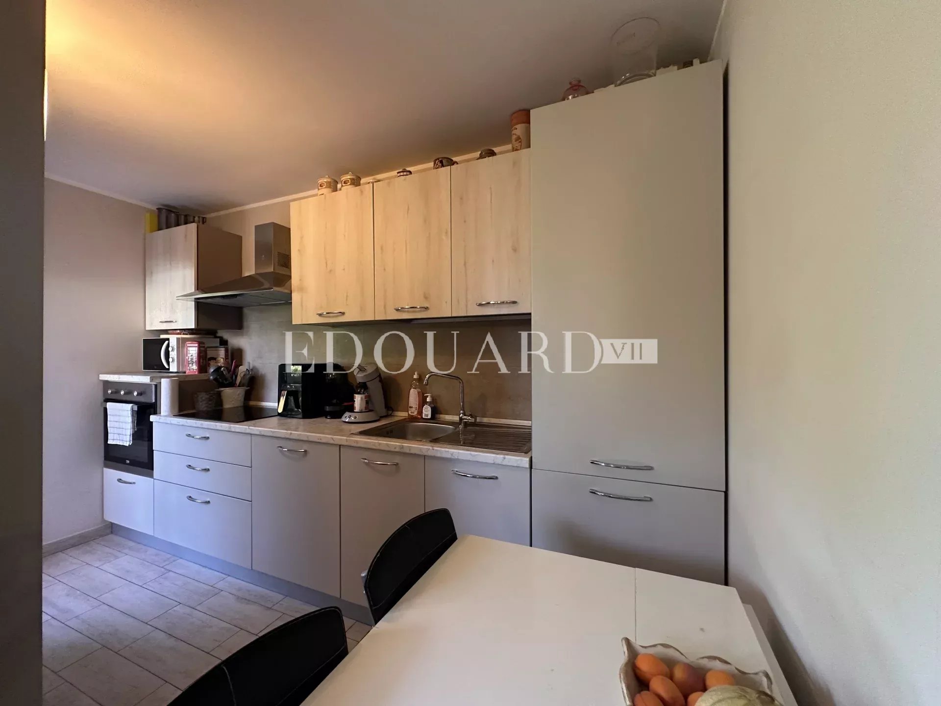 En exclusivité studio en très bon état avec belle terrasse couverte, idéal investissement locatif