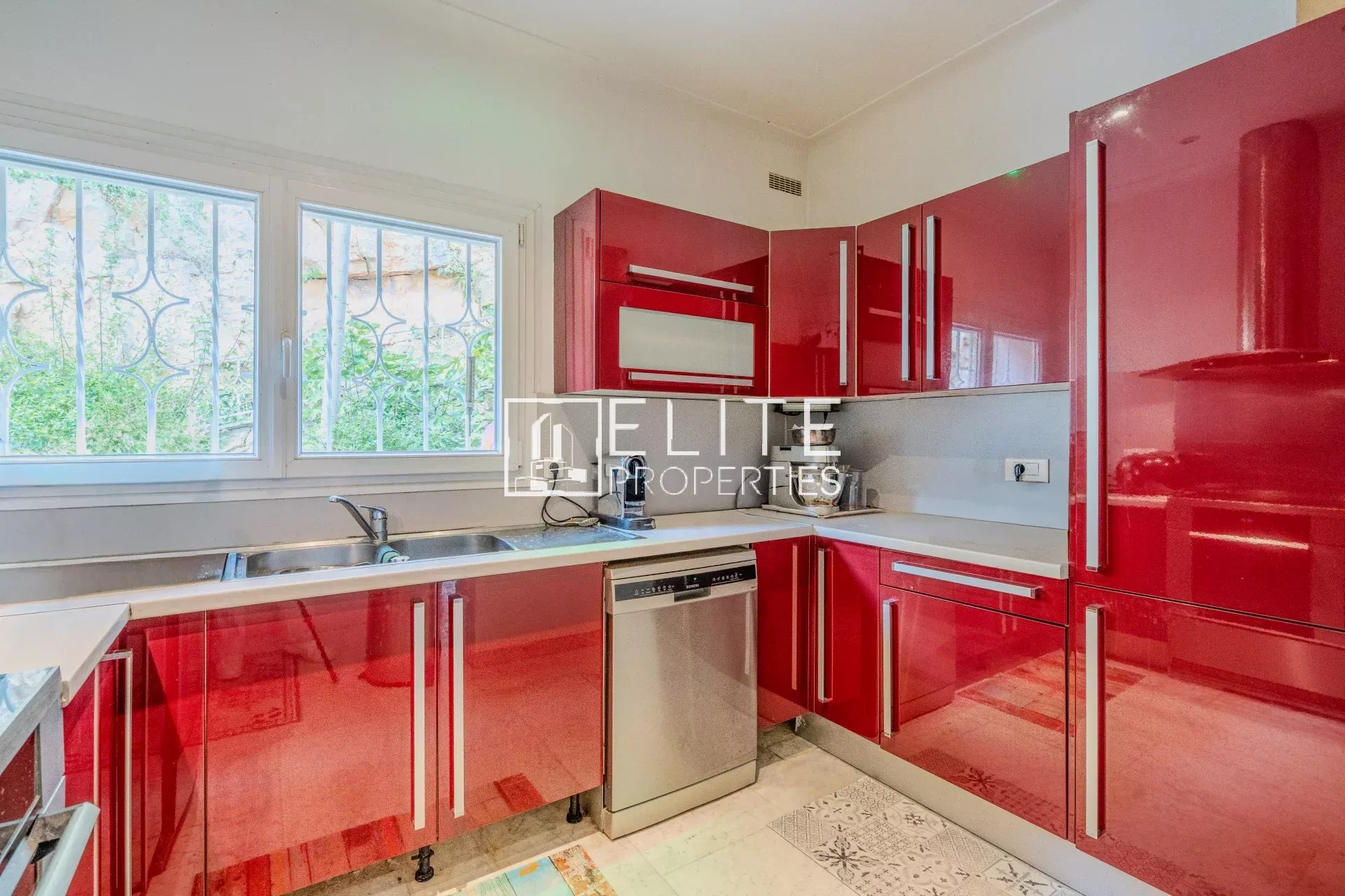 GRASSE - VILLA 221m2 6 pièces