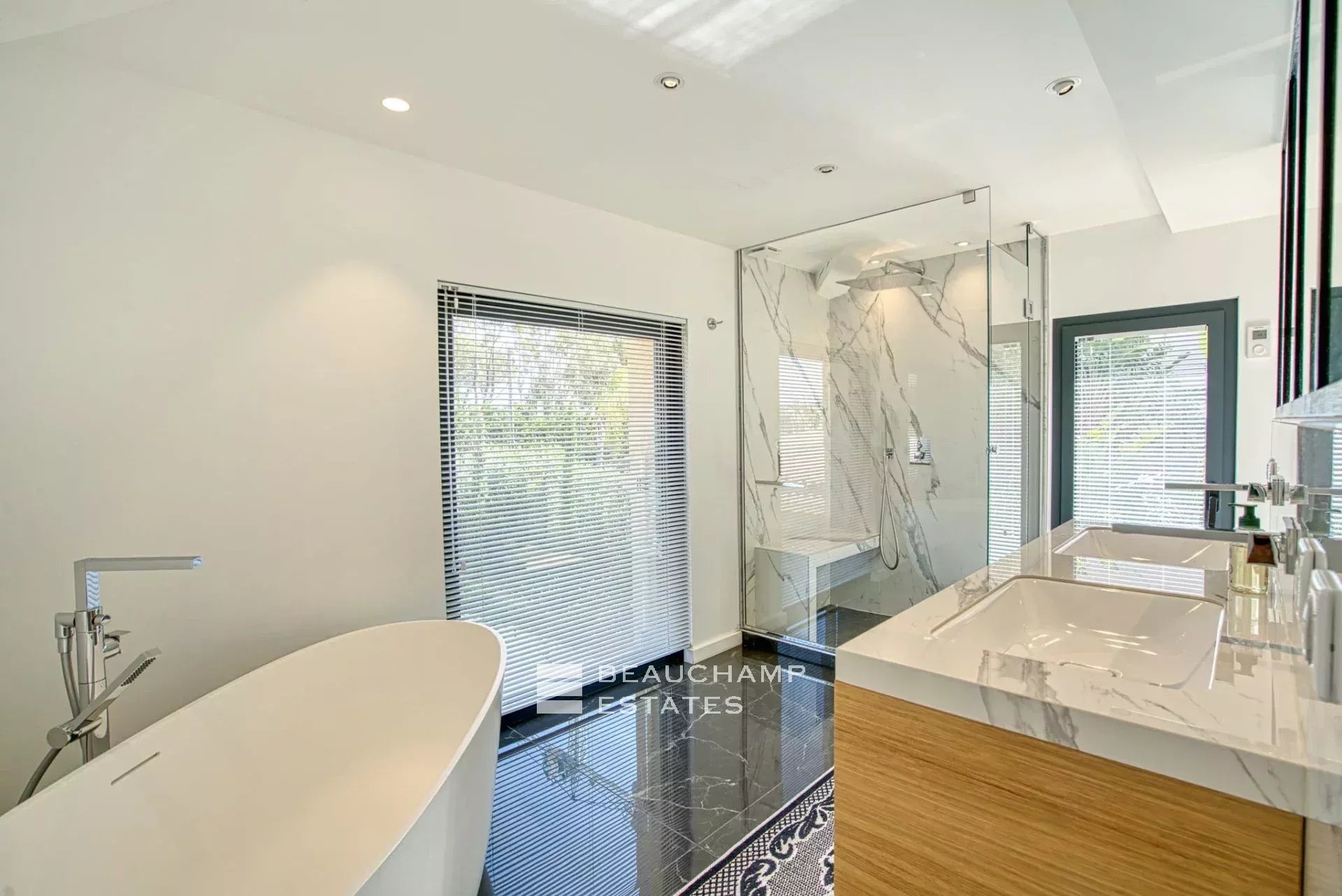 Nouvelle villa de luxe dans domaine privatif au centre de Saint-Tropez