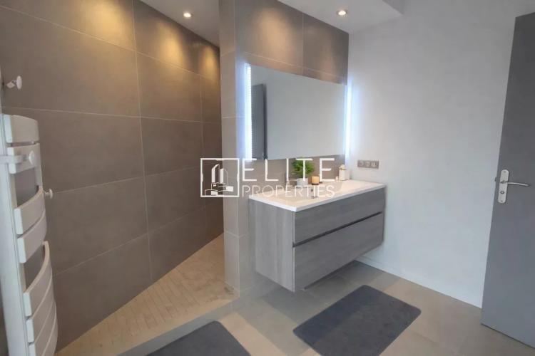 EXEPTIONNEL APPARTEMENT T5 en DUPLEX 109m² + TOIT TERRASSE de 75m² à VALLAURIS avec Garage.