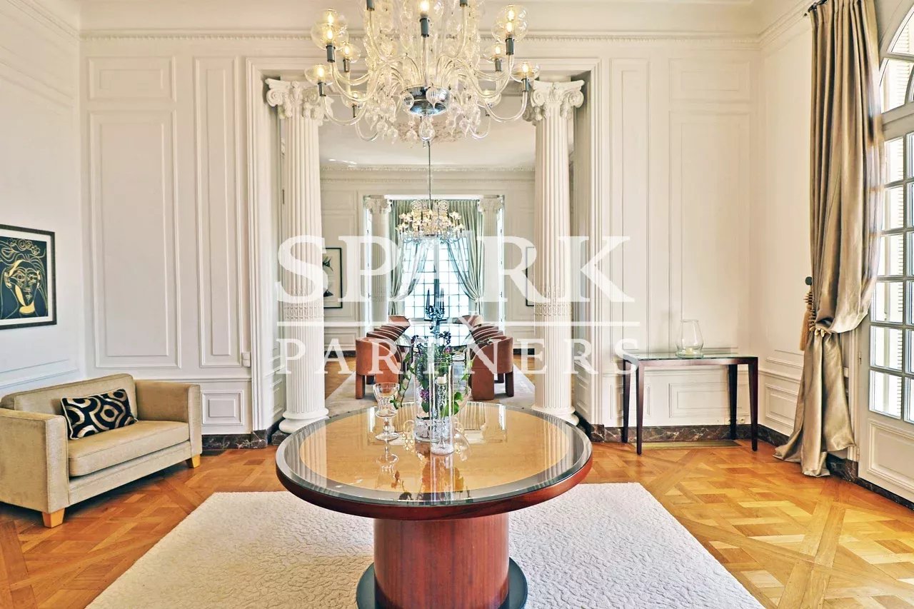 Roquebrune Cap Martin - Villa de prestige limitrophe Monaco