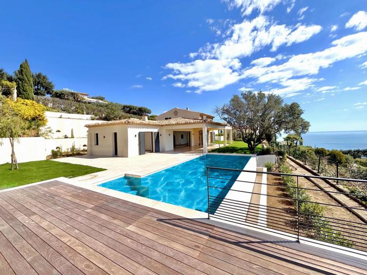 Villa vue mer panoramique à vendre à Sainte-Maxime