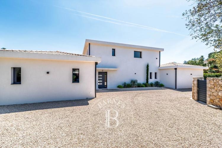 Roquefort-les-Pins - Quartier résidentiel très prisé au calme - Villa contemporaine neuve aux finitions haut de gamme