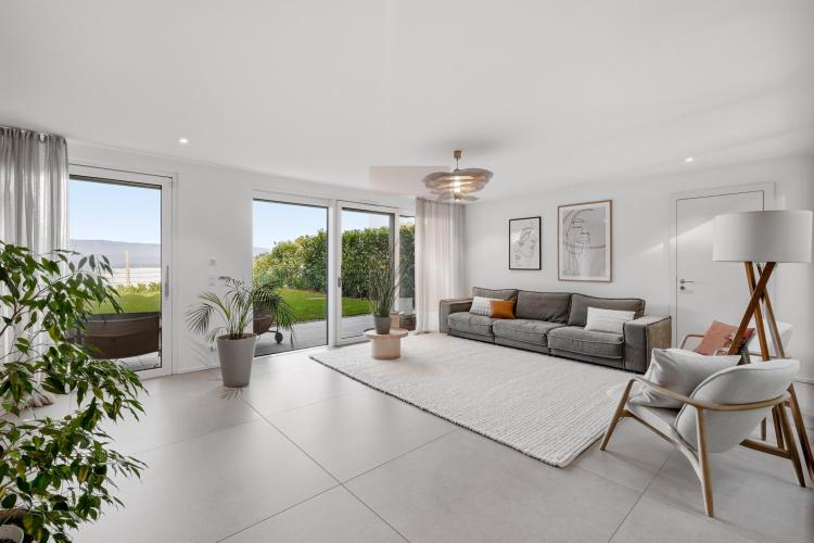 Exclusivité : Maison contemporaine clé en main avec vue lac
