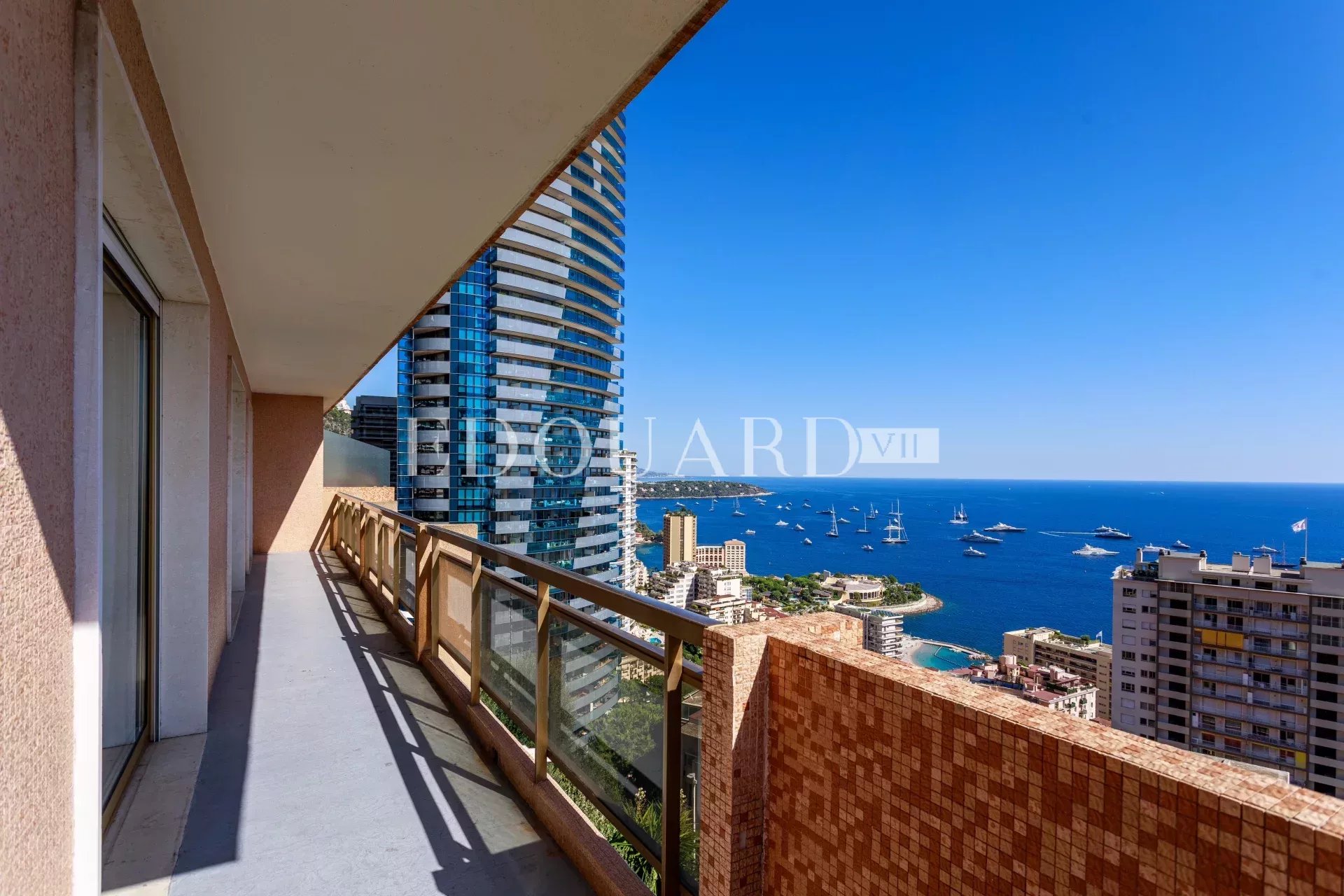 Penthouse clefs en main avec magnifique vue mer panoramique et spectaculaire toit terrasse
