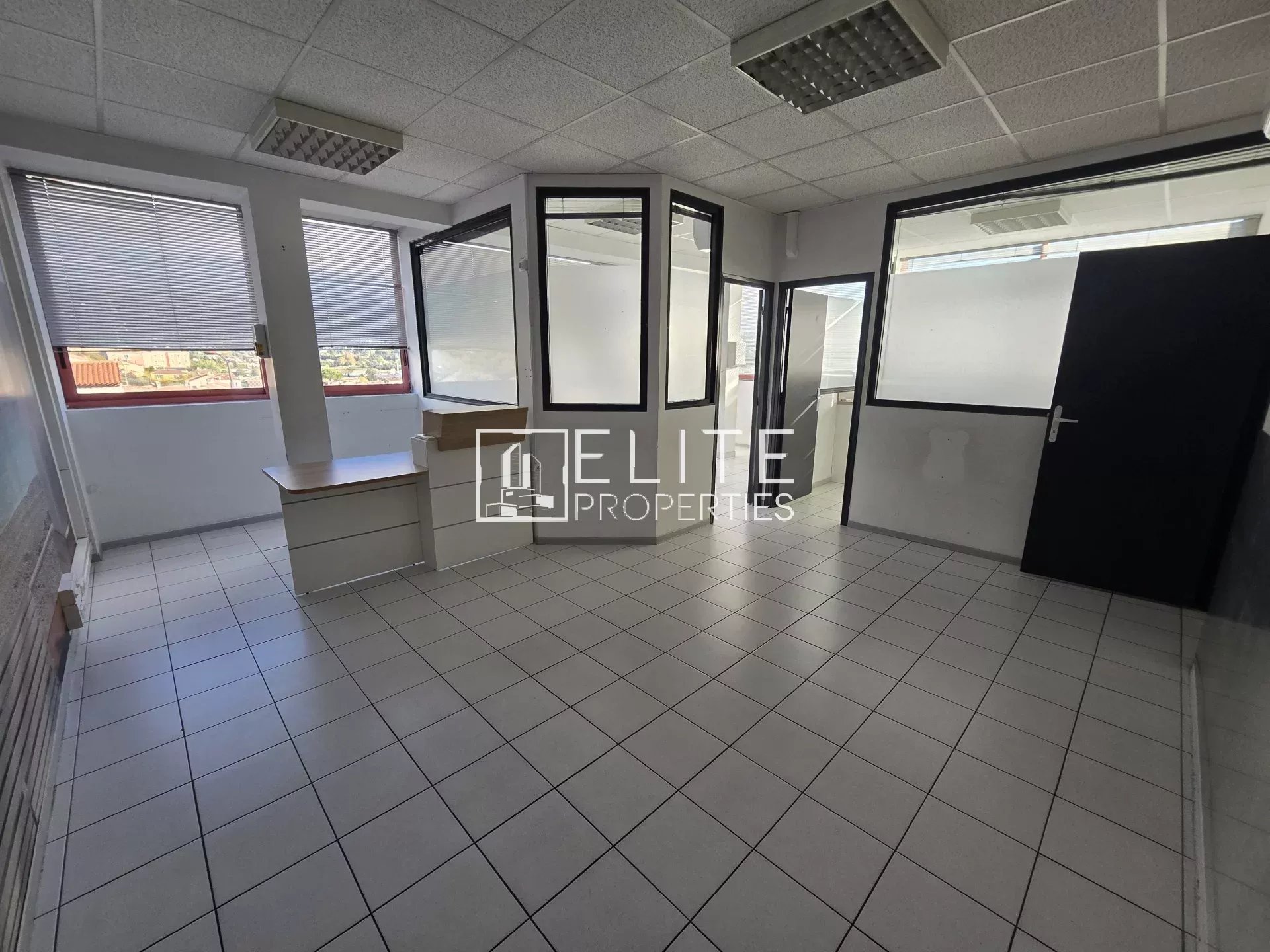 LOCAL COMMERCIAL DE 125 m² AU 1er ÉTAGE – GRASSE