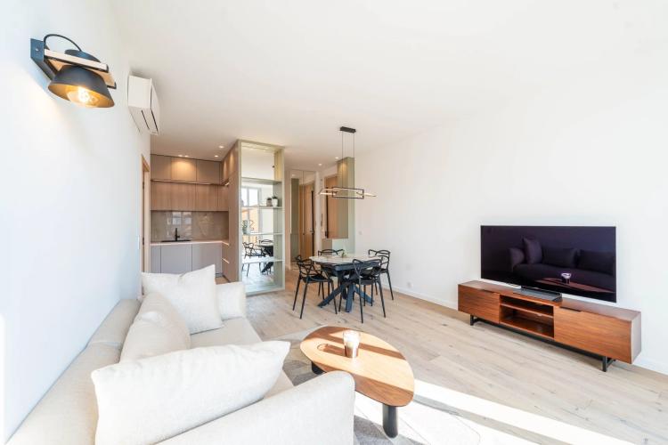 CANNES RUE HOCHE - 4P - DERNIER ETAGE - BALCON - RENOVATION HAUT DE GAMME
