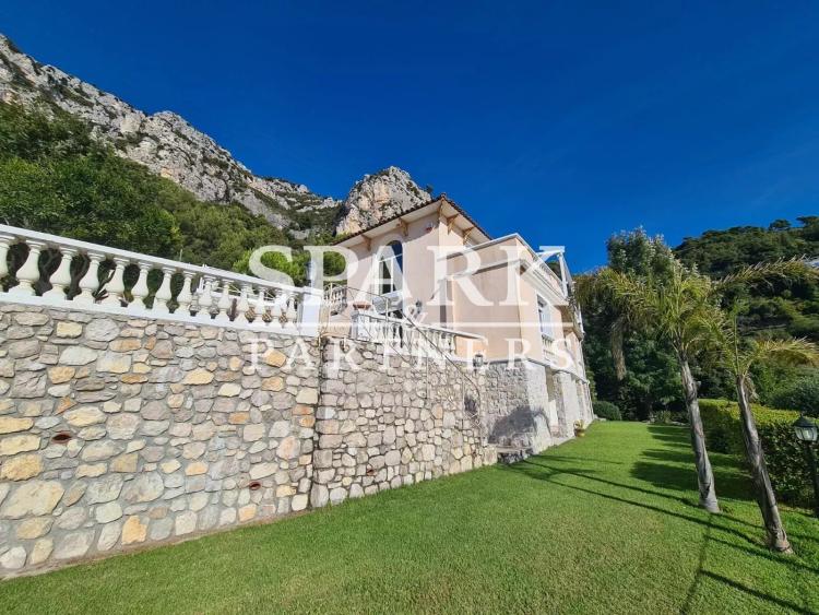 Roquebrune-Cap-Martin - Villa vue mer avec terrain