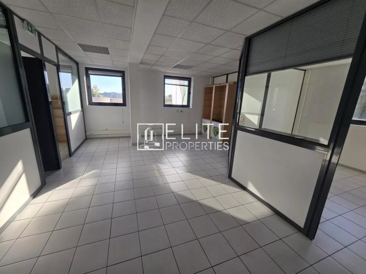 LOCAL COMMERCIAL DE 125 m² AU 1er ÉTAGE – GRASSE