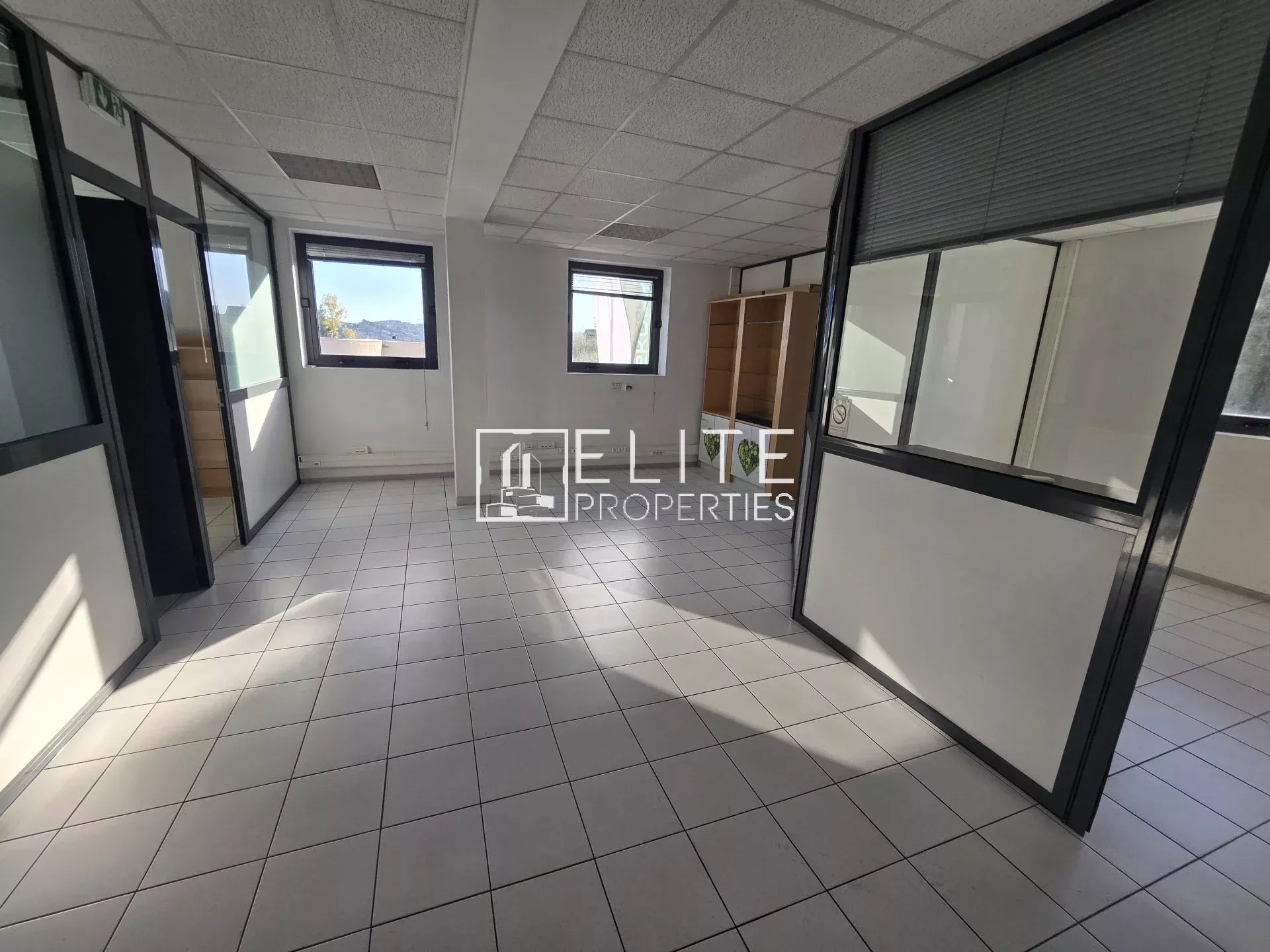 LOCAL COMMERCIAL DE 125 m² AU 1er ÉTAGE – GRASSE
