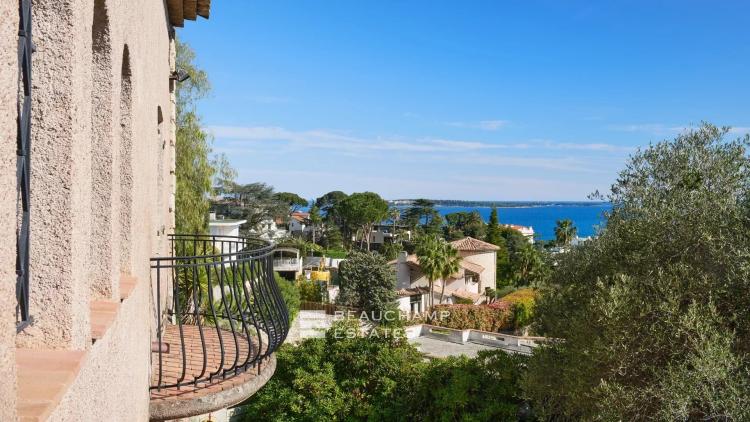 Propriété 5 chambres à rénover avec vue mer panoramique - Cannes - La Croix-des-Gardes