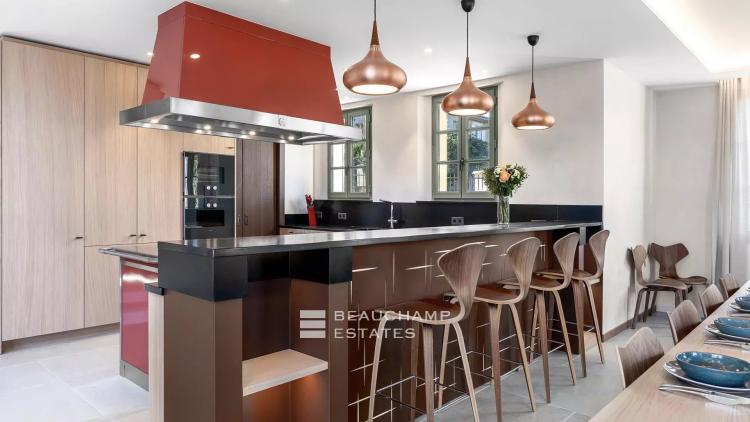 Prestigieuse villa à pieds du centre de Saint-Tropez, entourée de vignes