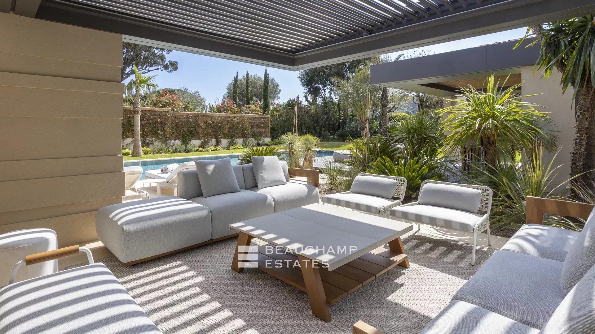 Villa d'architecte neuve au coeur d'un domaine privé à Saint-Tropez