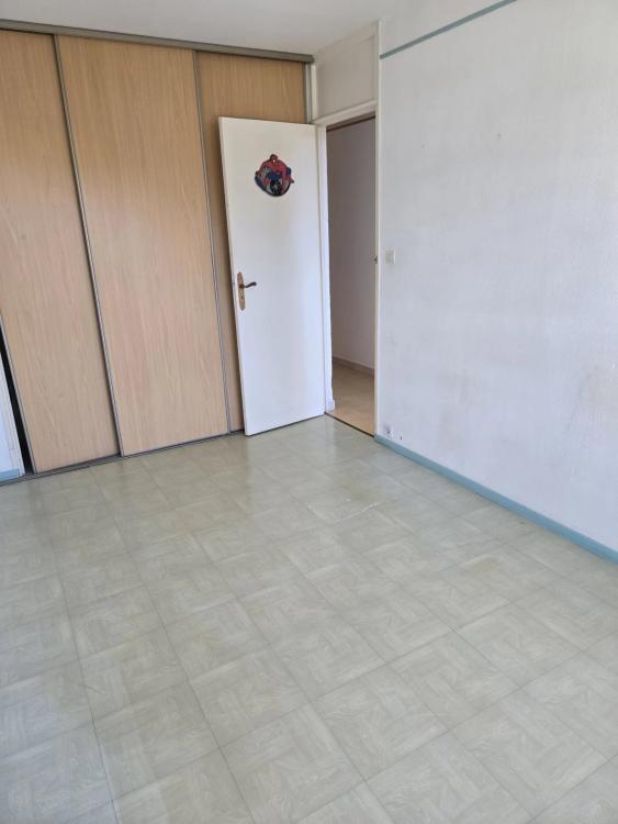 Fréjus - T3 à rafraîchir à 5 mns du centre à pied