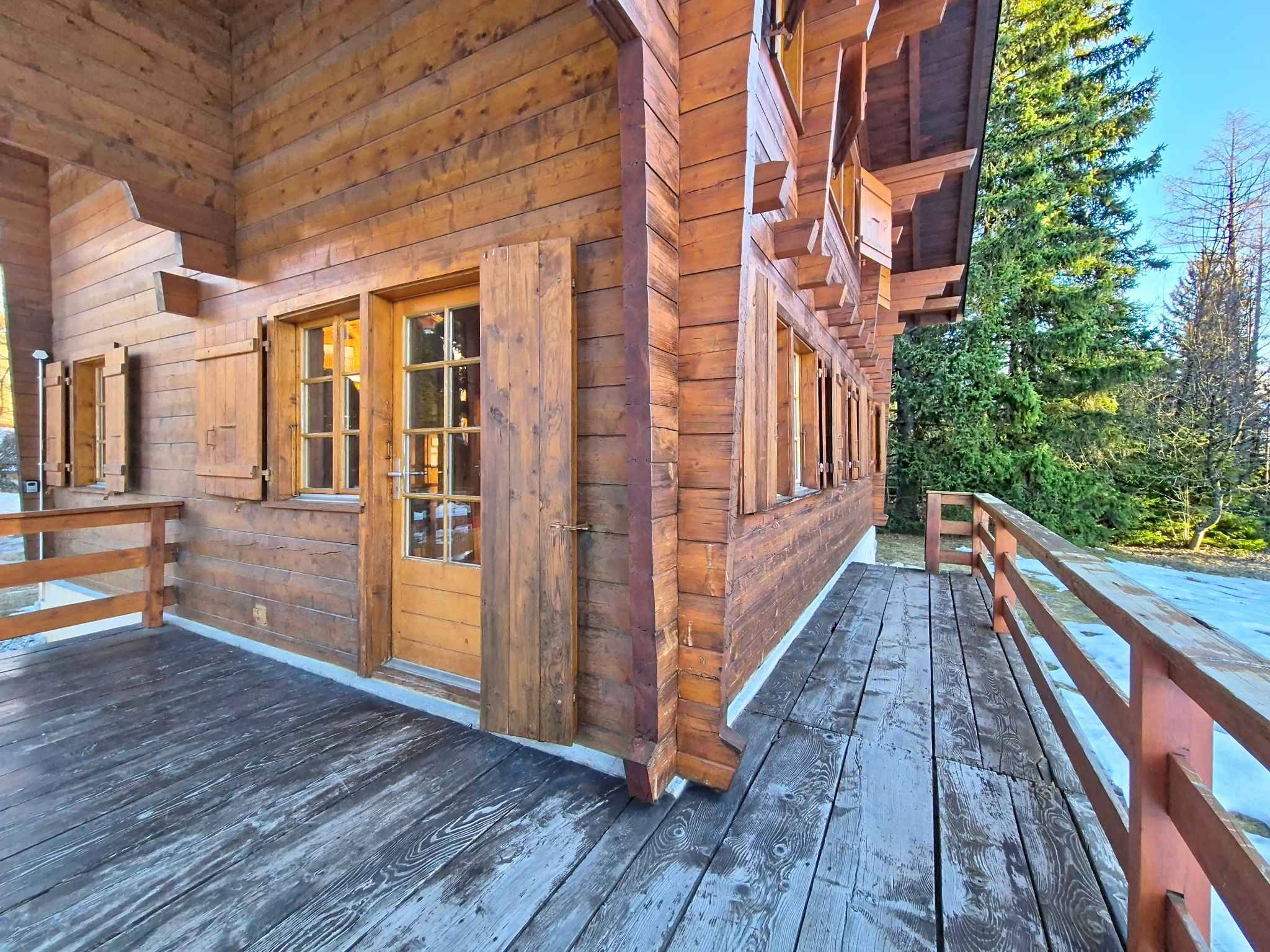 CHARMANT CHALET DE 7.5 PIÈCES AVEC POTENTIEL proche du centre de Crans