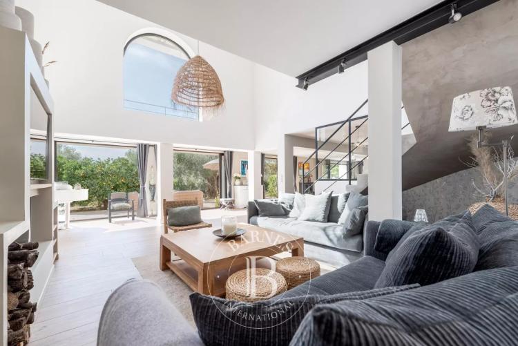 Roquefort-les-Pins - Villa de caractère avec maison d’amis et 3 appartements indépendants - 9 chambres