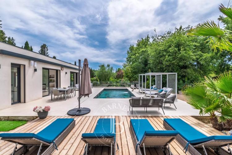 5mn de Valbonne - Magnifique maison contemporaine – 5 chambres – Domotique – Piscine – Studio indépendant