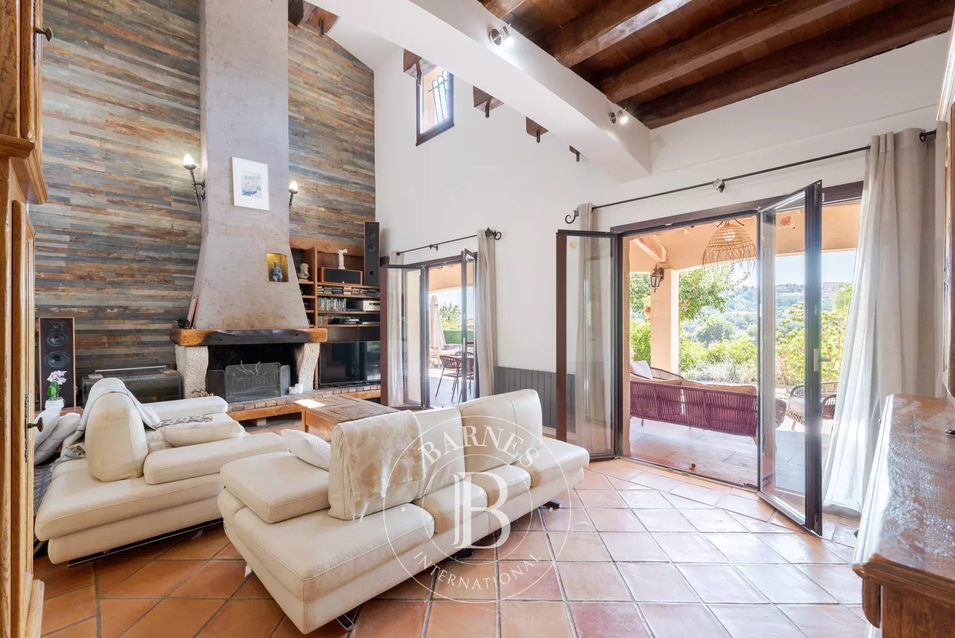 Vence – Villa au cœur d’un domaine fermé - 5 chambres - vue  village et collines