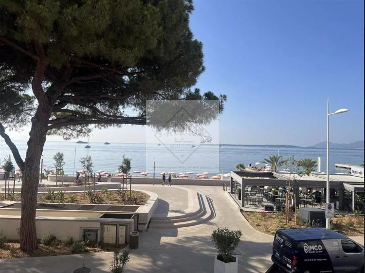 Juan-les-Pins – appartement neuf en première ligne face à la mer