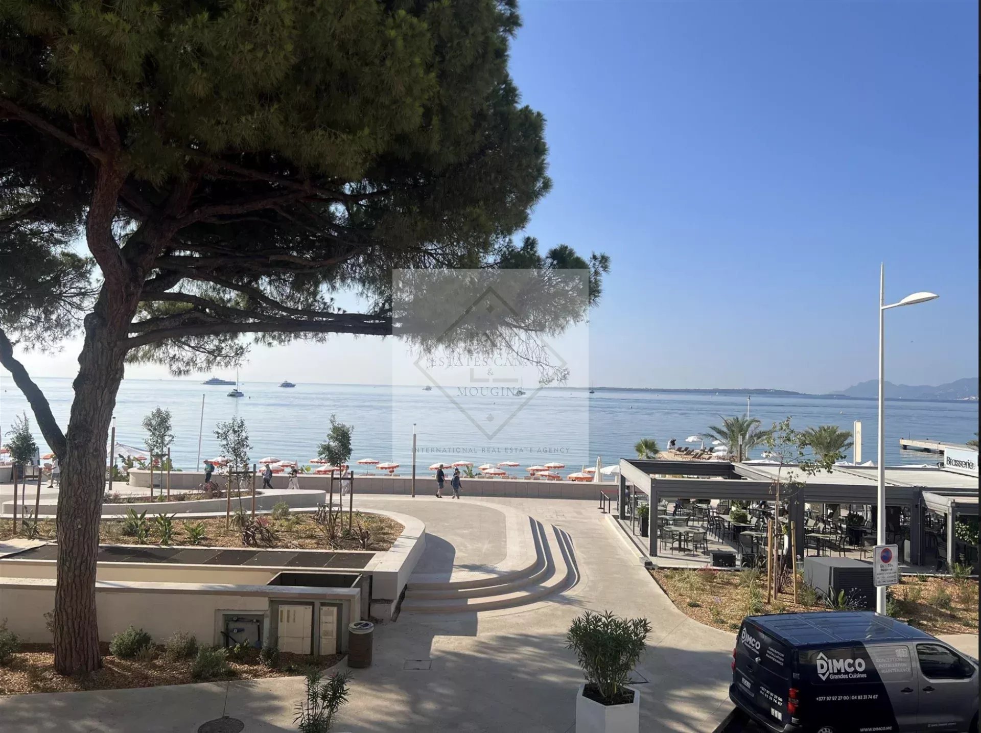 Juan-les-Pins – appartement neuf en première ligne face à la mer