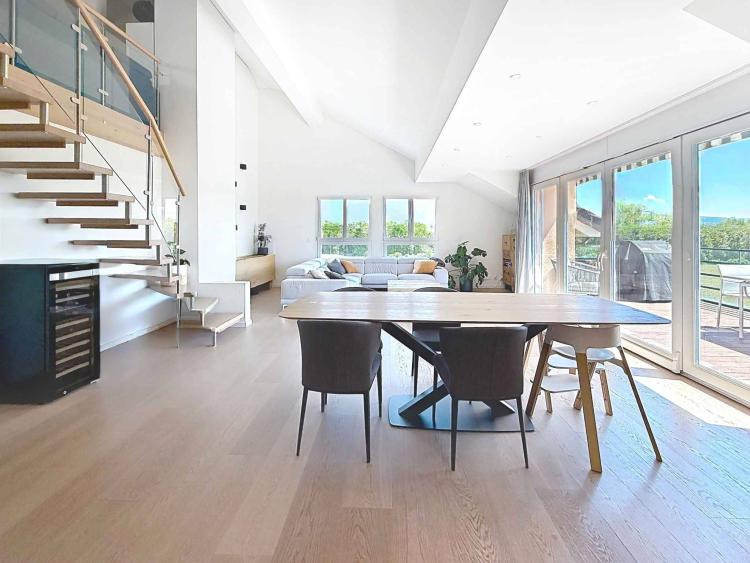 EXCLUSIVITE - Spacieux et lumineux appartement de 4,5 pièces + mezzanine