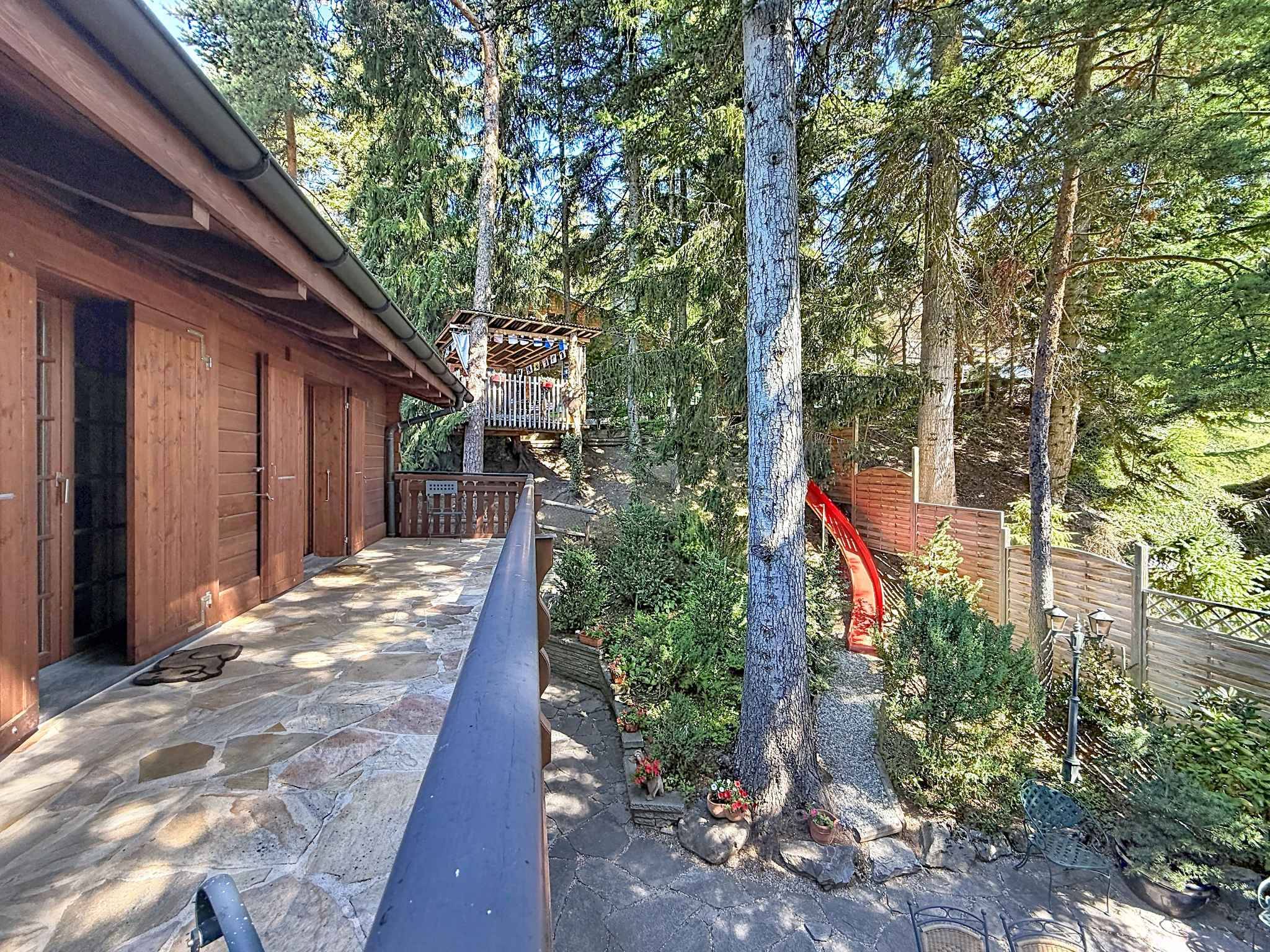 Magnifique chalet avec piscine et spa, à l'abri des regards