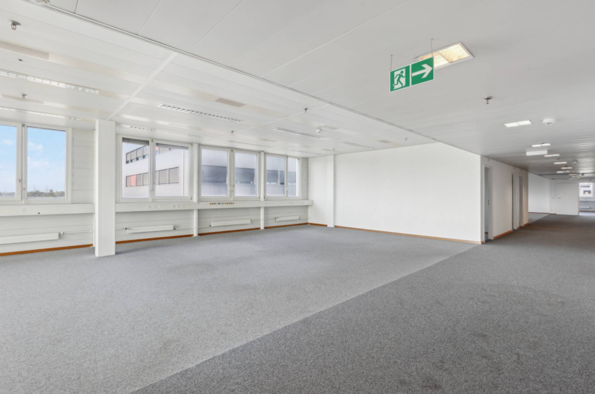 Locaux de 118 m2 au 3ème étage Zone FTI